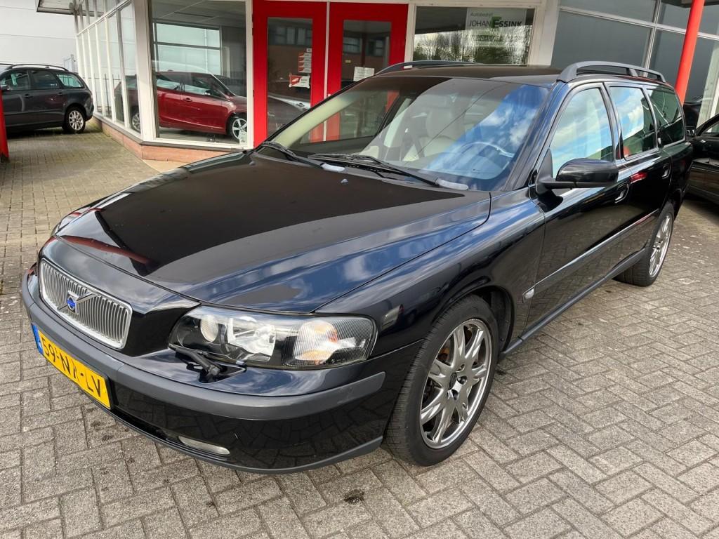 Volvo V70 2.4 170PK aut. NIEUWE APK/XENON/Trekhaak, Auto's, 1556 kg, Zwart, 2435 cc, Stoelverwarming