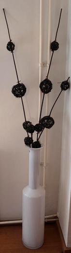 Witte vaas met zwarte dekoratie stokken, Ophalen, Zo goed als nieuw