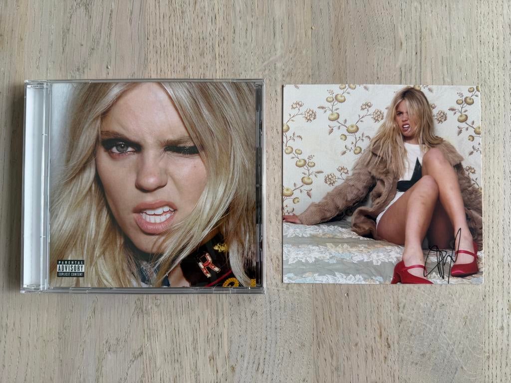 Renee Rapp - Bite Me cd met gesigneerde art card, Ophalen of Verzenden, Nieuw in verpakking