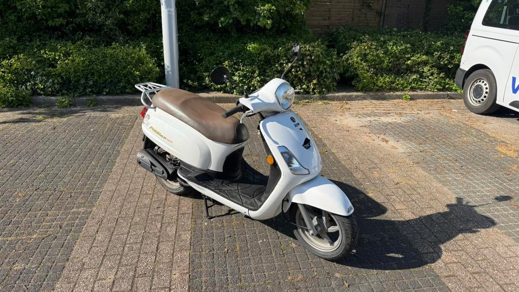 Sym fiddle 2, parelmoer wit, Fietsen en Brommers, Scooters | SYM, Zo goed als nieuw, Fiddle, Benzine, Ophalen