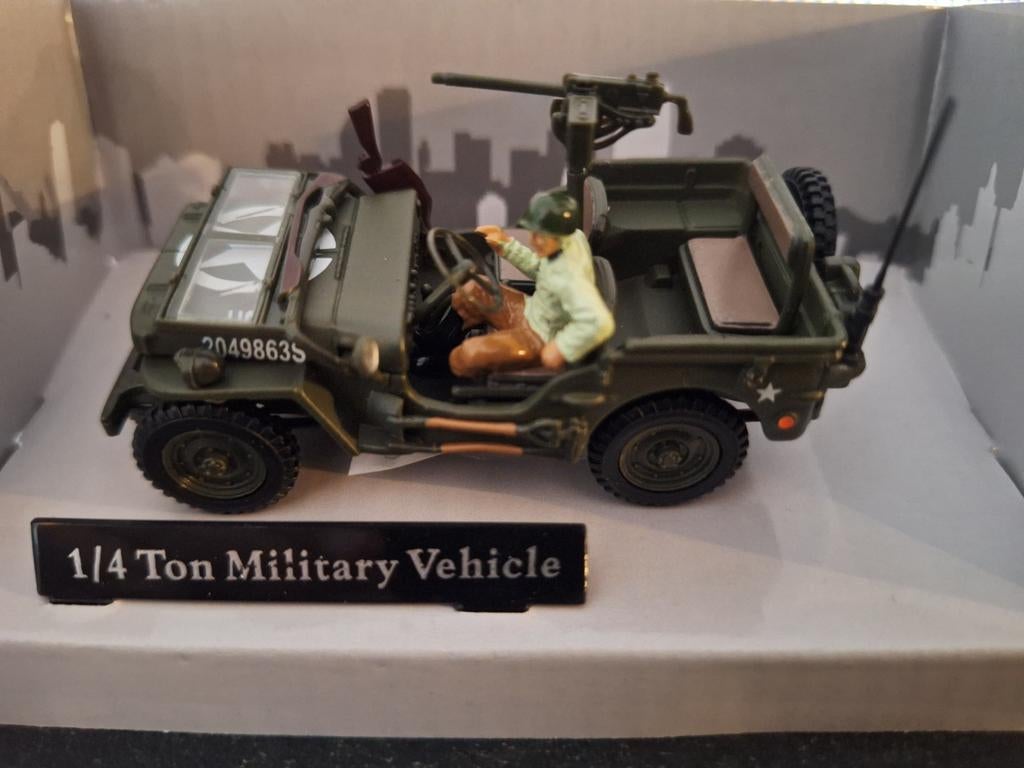 Jeep Willys 4x4 Open Top + Gun man  Schaal 1:43, Overige merken, Auto, Nieuw, Cararama