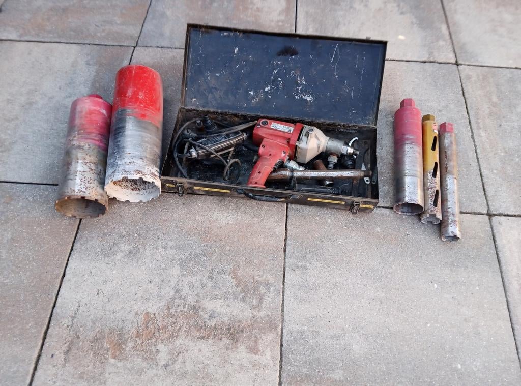 Diamant boormachine met diverse boren, Doe-het-zelf en Verbouw, Ophalen of Verzenden, Gebruikt, 600 watt of meer, Boormachine