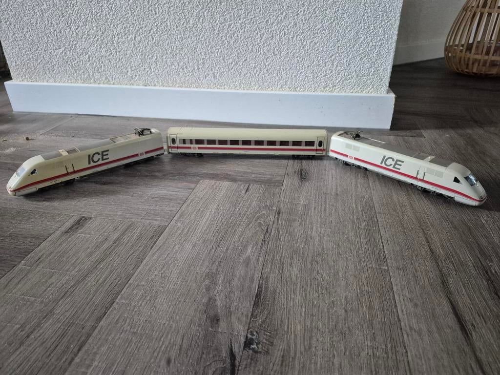 Marklin ICE trein. Driedelig met verlichting., Wisselstroom, Gebruikt, Locomotief, Ophalen of Verzenden