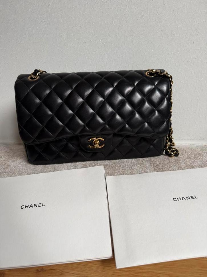 Chanel classic flap bag 2.55 medium zwart goud origineel!!, Sieraden, Tassen en Uiterlijk, Portemonnees, Zo goed als nieuw, Zwart