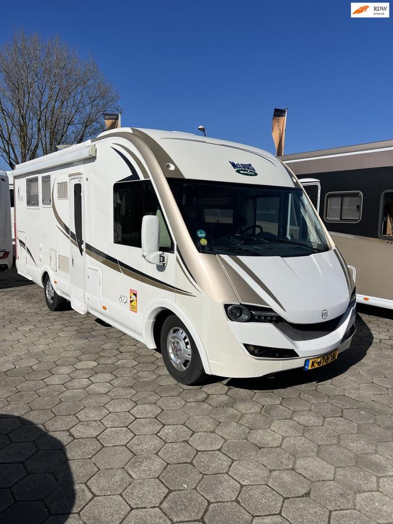 Mc louis NEVIS 872 Beuk-Line - Airco - Queenbed+Hefbed - Lee, Caravans en Kamperen, Campers, Ringverwarming, Afzuigkap, 7 tot 8 meter