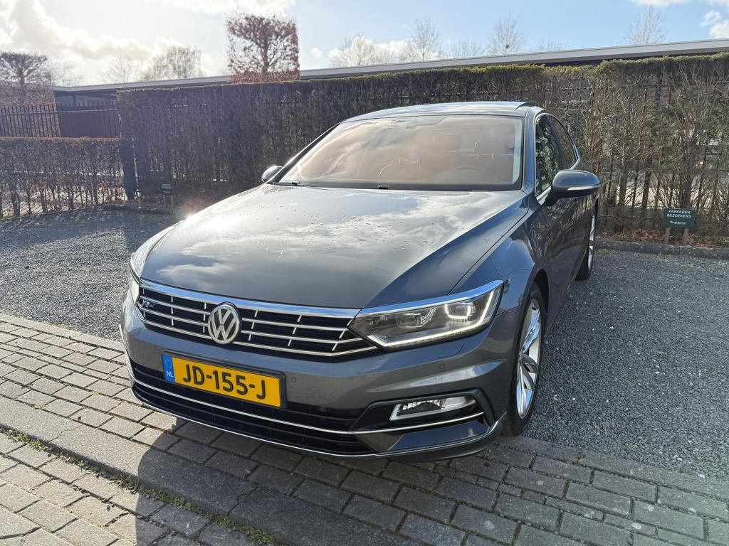 Volkswagen Passat 1.6 TDI R-Line | Pano | NAP, Auto's, Voorwielaandrijving, Gebruikt, 4 cilinders, Origineel Nederlands
