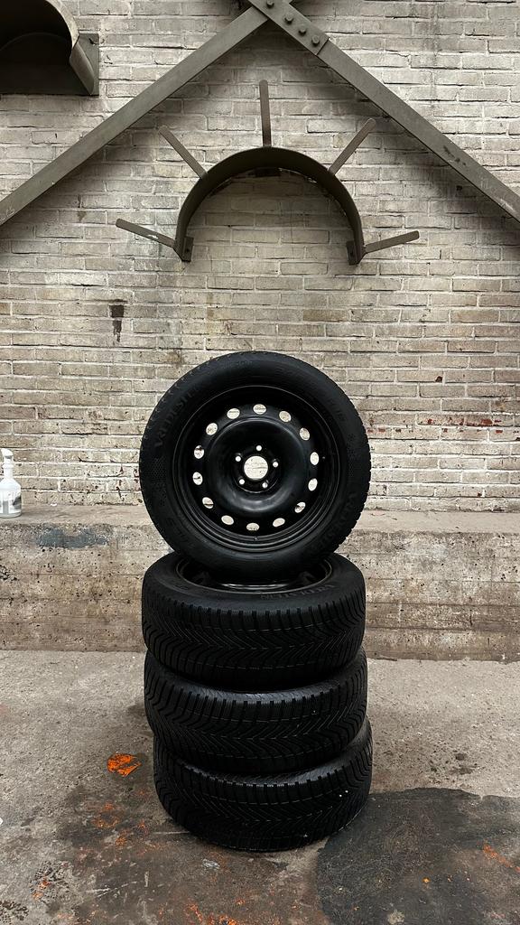 16 inch stalen velgen met winterbanden, Auto-onderdelen, Banden en Velgen, Banden en Velgen, Winterbanden, 16 inch, 205 mm, Personenwagen