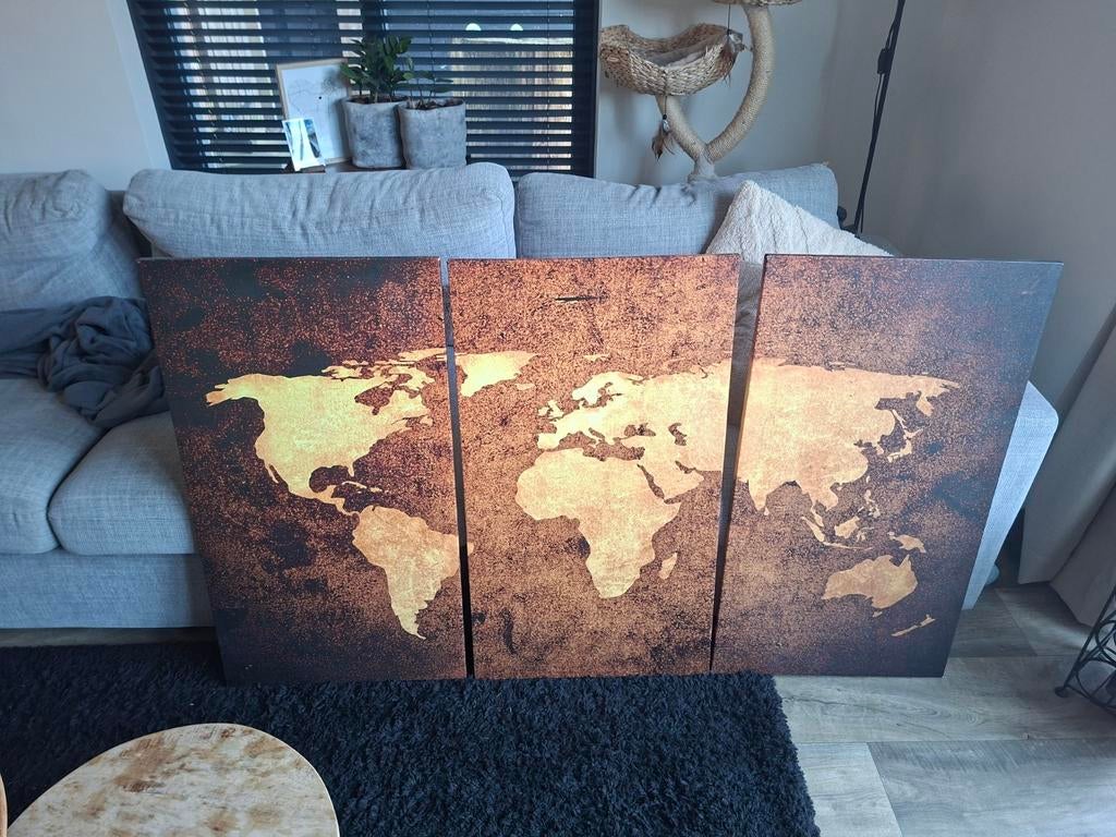 Wereldkaart 3-luik in goede staat, Ophalen