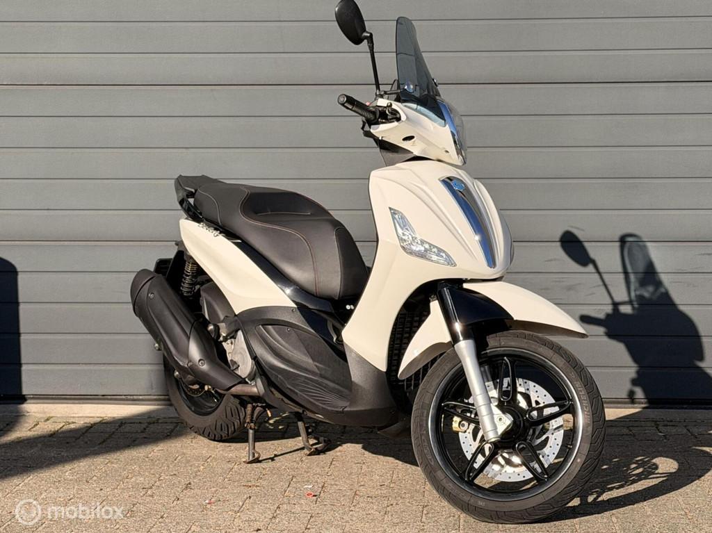 Piaggio 350 Beverly ABS 2021 | Motorscooter |, Piaggio, Bedrijf, Traction Control, 12 t/m 35 kW