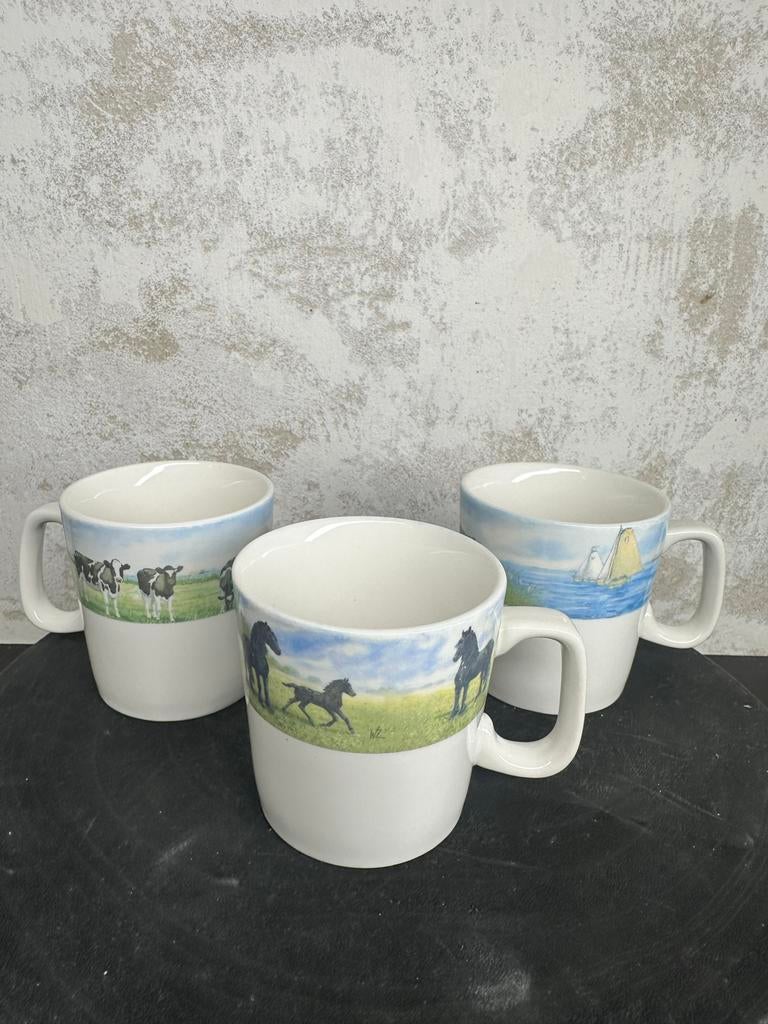 3 Wiebe van der Zee mokken: 2 koeien, 1 paarden, Gebruikt, Keramiek, Ophalen of Verzenden, Overige stijlen