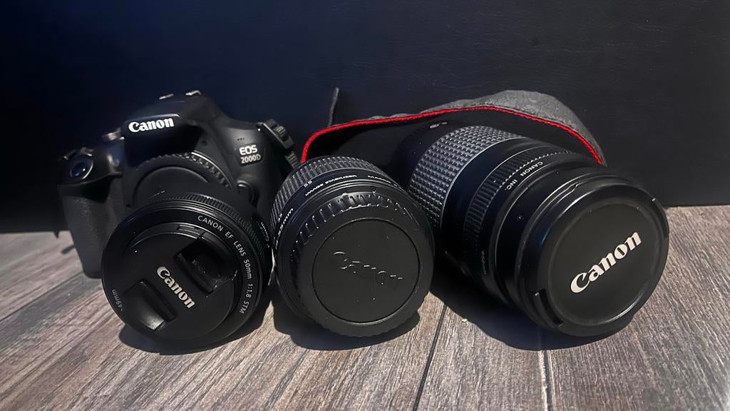 Canon EOS 2000D Set met 3 lenzen + accessoires, Spiegelreflex, Canon, Ophalen of Verzenden, Zo goed als nieuw