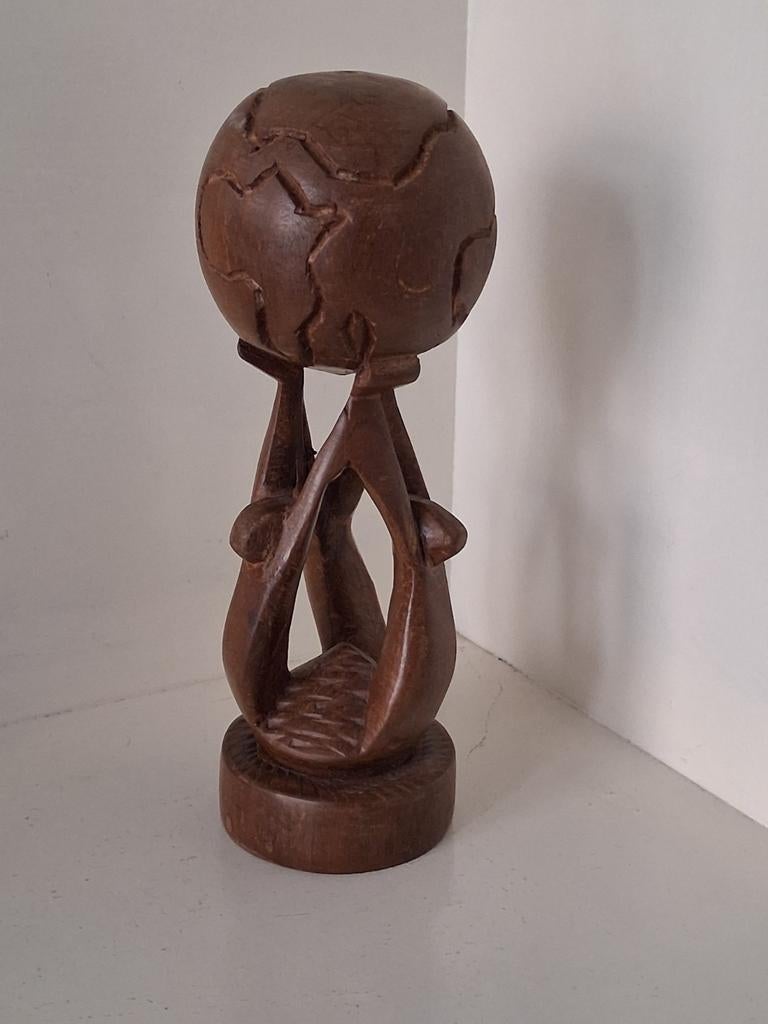 Symbolisch Houten Beeld "Circle of Friends" -  Unity Globe, Antiek en Kunst, Ophalen of Verzenden