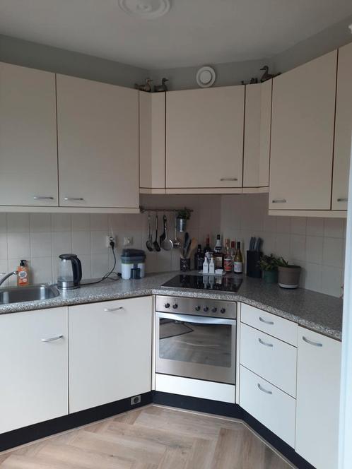 Complete hoekkeuken inclusief Whirlpool apparatuur, Huis en Inrichting, Keuken | Complete keukens, Gebruikt, Hoekkeuken, Crème