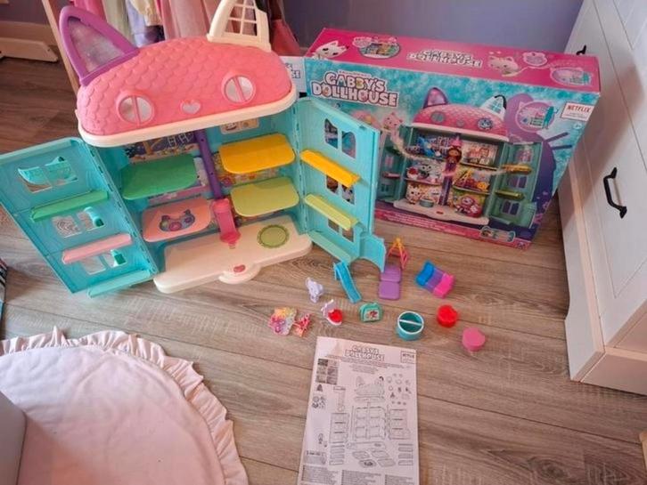 Gabby's Poppenhuis - met Doos en Accessoires!, Kinderen en Baby's, Speelgoed | Poppenhuizen, Ophalen of Verzenden