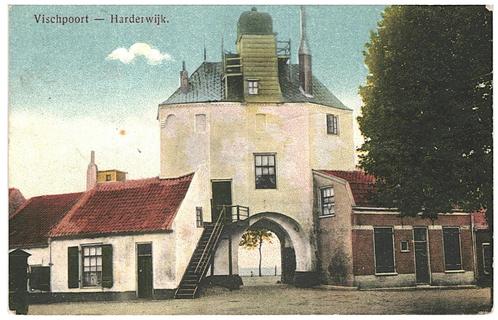 960621	Harderwijk	vischpoort 1920	 Postzegel afgeweekt, Verzamelen, Ansichtkaarten | Nederland, Gelopen, Gelderland, 1920 tot 1940