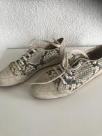 Te koop bijna nieuwe snake sneakers., Beige, Ophalen of Verzenden, Sneakers of Gympen, Zo goed als nieuw