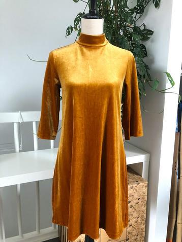 WE oker Gele Velvet Jurk - Maat M beschikbaar voor biedingen