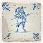 Antieke tegel - 17e eeuw - bodemvondsten- soldaat hellebaard, Ophalen of Verzenden