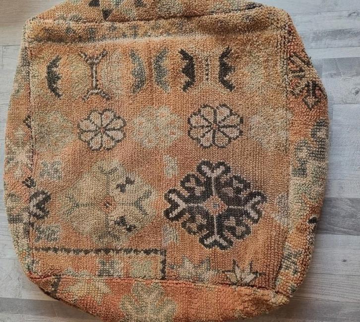 Vintage berber poef, Huis en Inrichting, Banken | Voetenbanken en Poefen, Zo goed als nieuw, 50 tot 75 cm, 50 tot 75 cm, Verzenden