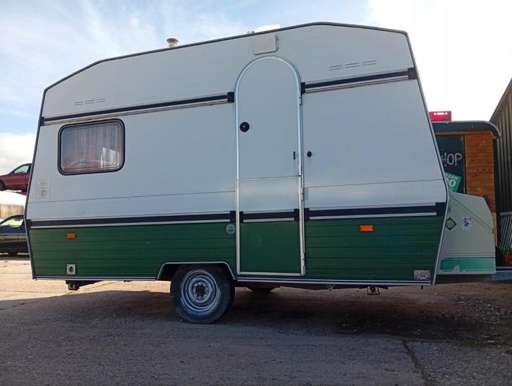 Vintage Bustner Caravan , leuk als chillhok !!!, Caravans en Kamperen, Caravans, Particulier, tot en met 4, 750 - 1000 kg, Treinzit