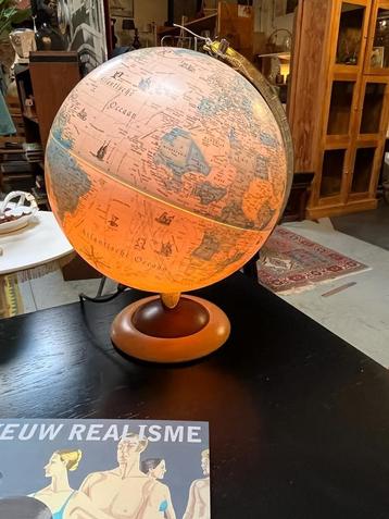 61) Vintage wereld bol / Scan globe Nederlandse tekst!
