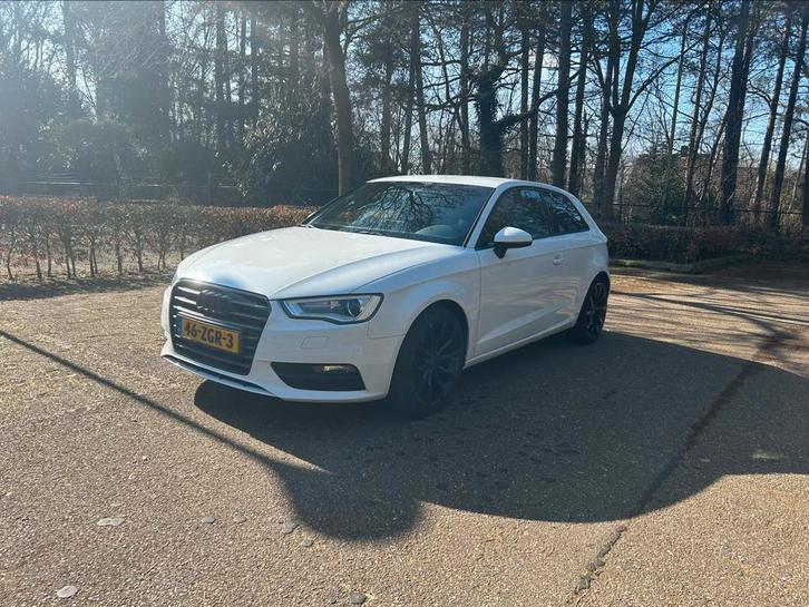 Audi A3 1.8 132KW 3D AUT 2012 Wit, Auto's, Audi, A3, Benzine, B, Hatchback, Automaat, Origineel Nederlands, Wit, Zwart, Leder