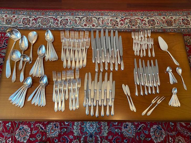 Prachtig tijdloos 12 persoons puntfilet bestek Sola 1954, Huis en Inrichting, Keuken | Bestek, Zo goed als nieuw, Bestekset, Zilver