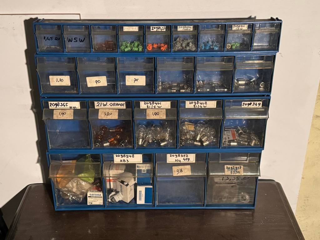 Onderdelenkast / Sorteerdoos met Autolampen - Vol, Ophalen, Gebruikt