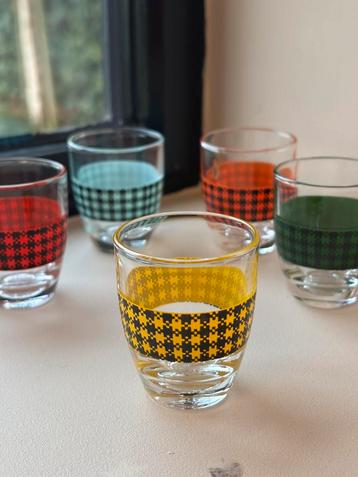Vintage shotglaasjes, glas jaren 60 beschikbaar voor biedingen