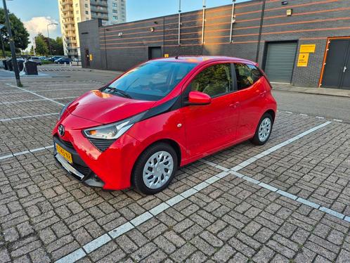 Toyota Aygo 1.0 Vvt-i 72pk 5D 2021 Rood, Auto's, Toyota, Particulier, Aygo, Achteruitrijcamera, Bluetooth, Centrale vergrendeling