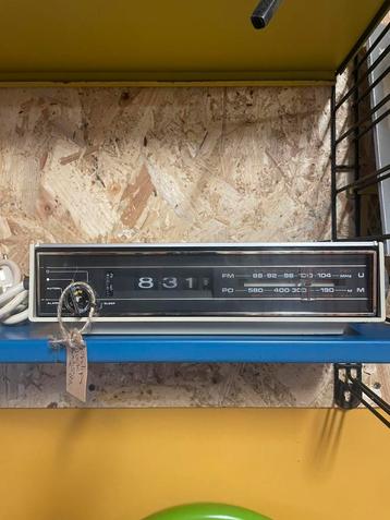 Vintage jaren 70 Philips clock radio, beige zwart beschikbaar voor biedingen