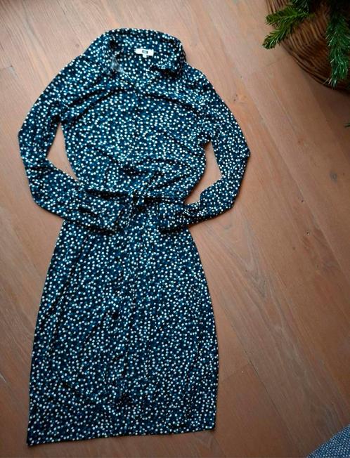 WE Fashion 👌🏻met ceintuur, maat S, Kleding | Dames, Jurken, Zo goed als nieuw, Maat 36 (S), Zwart, Onder de knie, Ophalen of Verzenden