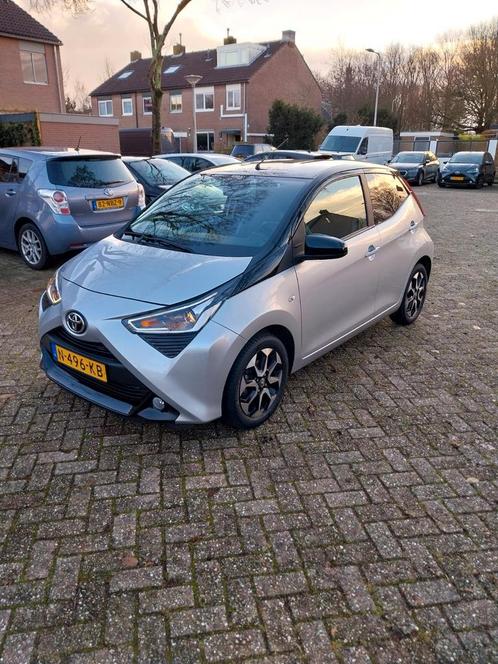 Toyota Aygo 1.0 Vvt-i 72pk 5D 2021 Grijs, Auto's, Toyota, Particulier, Aygo, Benzine, B, Hatchback, Handgeschakeld, Origineel Nederlands