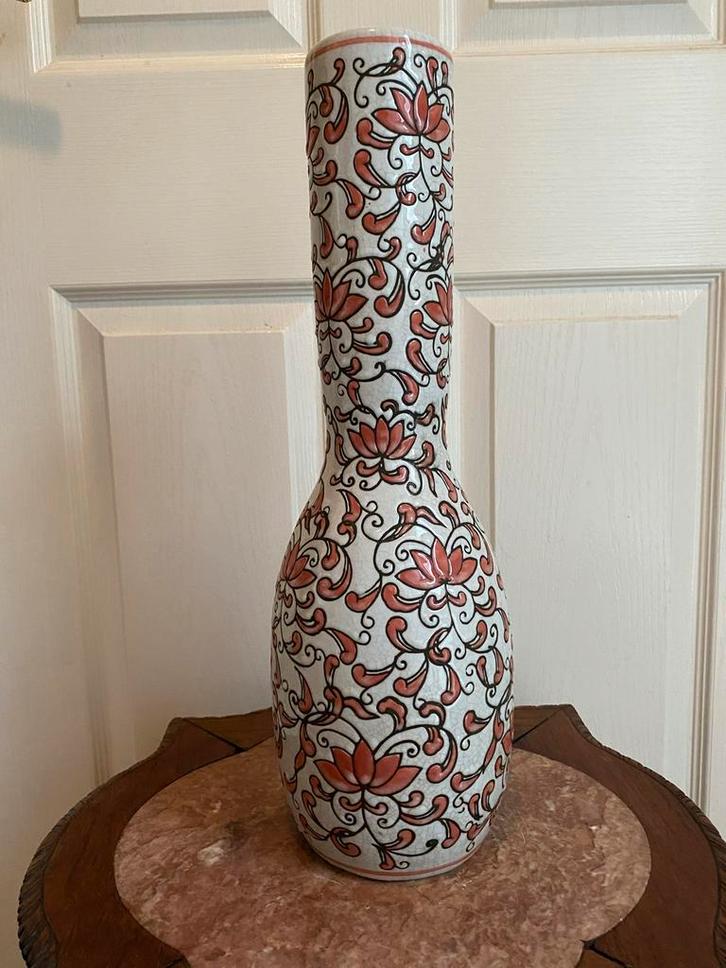 Chinese Vaas Handbeschilderd Floraal Decor Rose gekerfd, Antiek en Kunst, Antiek | Vazen, Ophalen of Verzenden