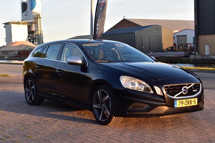 Volvo V60 T3 150pk Powershift 2013 Zwart, Auto's, Volvo, Particulier, V60, ABS, Airbags, Airconditioning, Alarm, Bluetooth, Boordcomputer