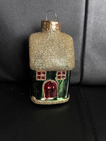 Mooie oude kerstbal in de vorm van een huisje beschikbaar voor biedingen