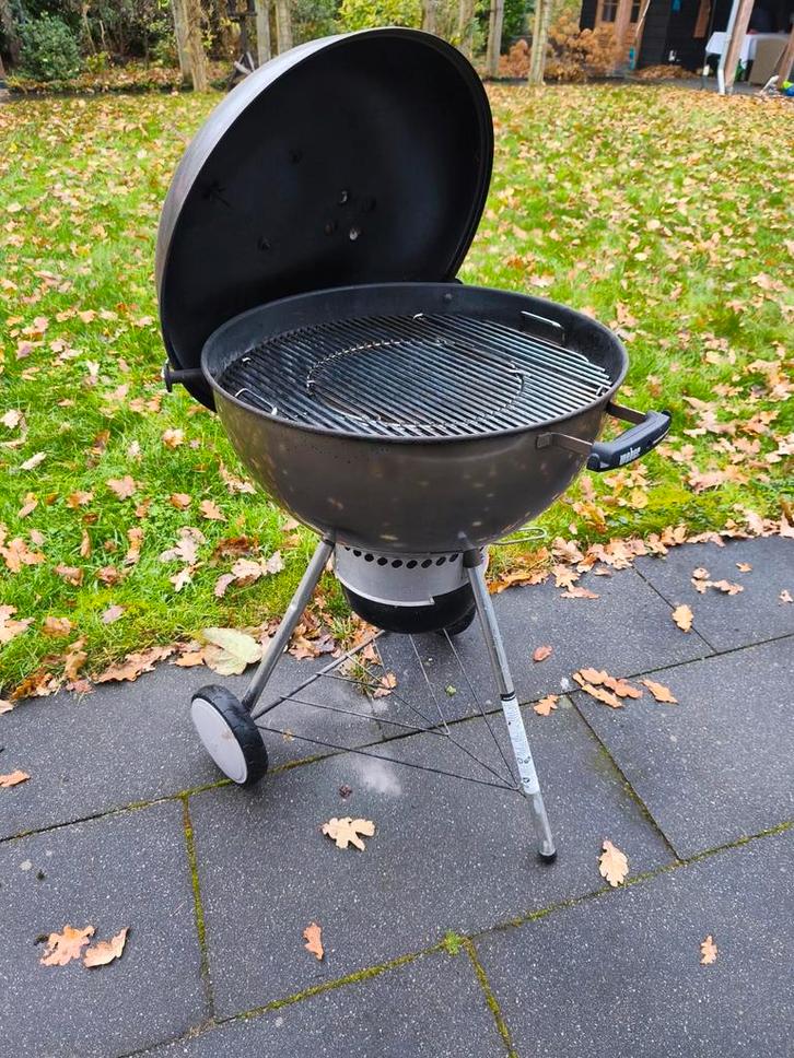 Weber Kolenbarbecue 57cm, Tuin en Terras, Houtskoolbarbecues, Gebruikt, Met accessoires, Ophalen