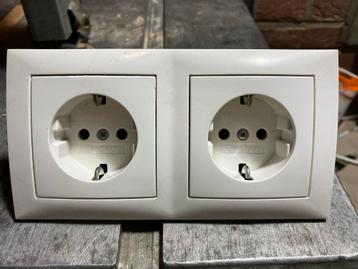 Berker Wandcontactdoos Stopcontact beschikbaar voor biedingen