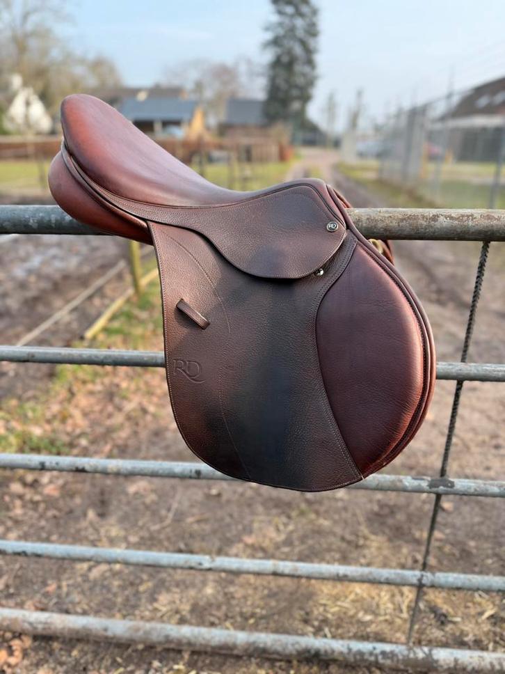 Ruiz Diaz springzadel 17inch, Dieren en Toebehoren, Paarden en Pony's | Zadels, Gebruikt, Springen, Ophalen of Verzenden