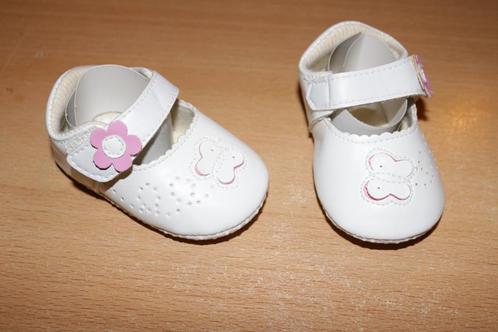 Baby schoentjes meisje, nieuw, wit met vlinder en bloem, Kinderen en Baby's, Babykleding | Schoentjes en Sokjes, Nieuw, Meisje