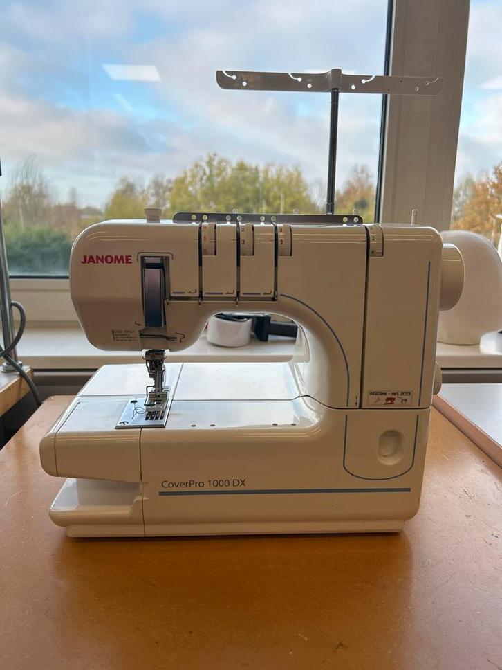 Janome Coverpro 1000 DX Coverlockmachine, Hobby en Vrije tijd, Naaimachines en Toebehoren, Gebruikt, Lockmachine, Janome, Ophalen of Verzenden