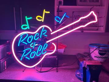 Originele Neon Rock 'n Roll Gitaar - 65x80cm beschikbaar voor biedingen
