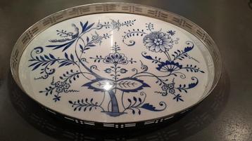 Vintage dienblad met tegel beschikbaar voor biedingen