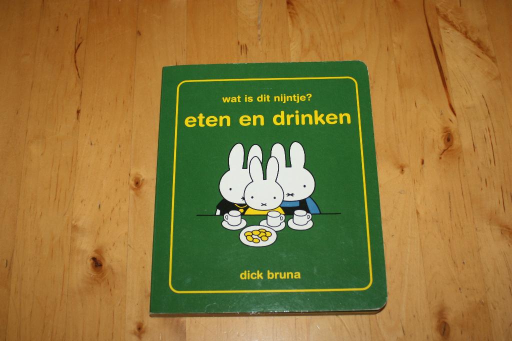 Wat is dit Nijntje? Dick Bruna, kartonboek, eten en drinken, Ophalen of Verzenden, Gelezen, Dick Bruna, 1 tot 2 jaar