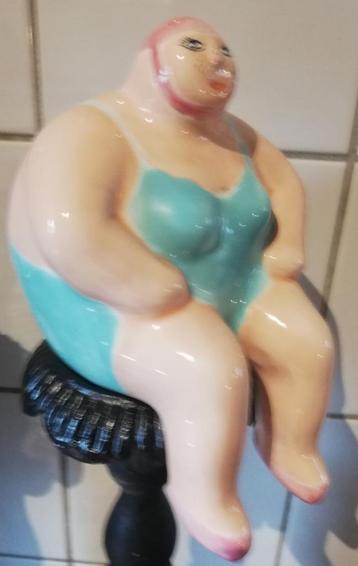 Dikke Dame in badpak. Keramiek. Spaarpot. 15 cm.  beschikbaar voor biedingen