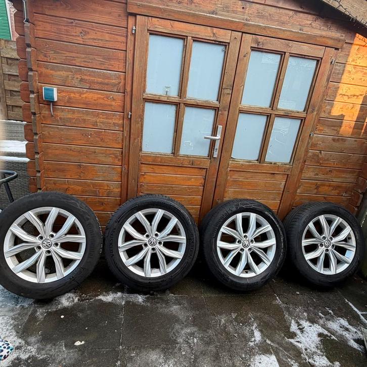 VW Velgen met banden  235/55 R18, Auto-onderdelen, Banden en Velgen, Banden en Velgen, Zomerbanden, 18 inch, 235 mm, Personenwagen