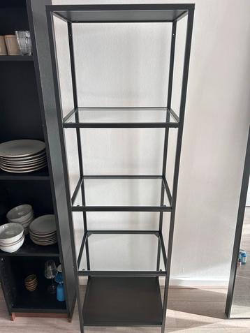 Ikea Vitrinekast - Metalen Stellingkast met Glas beschikbaar voor biedingen
