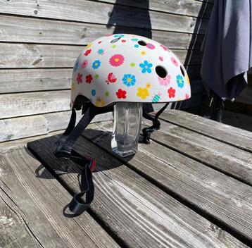 Mooie bloemige stuntstep helm (verstelbaar!) beschikbaar voor biedingen