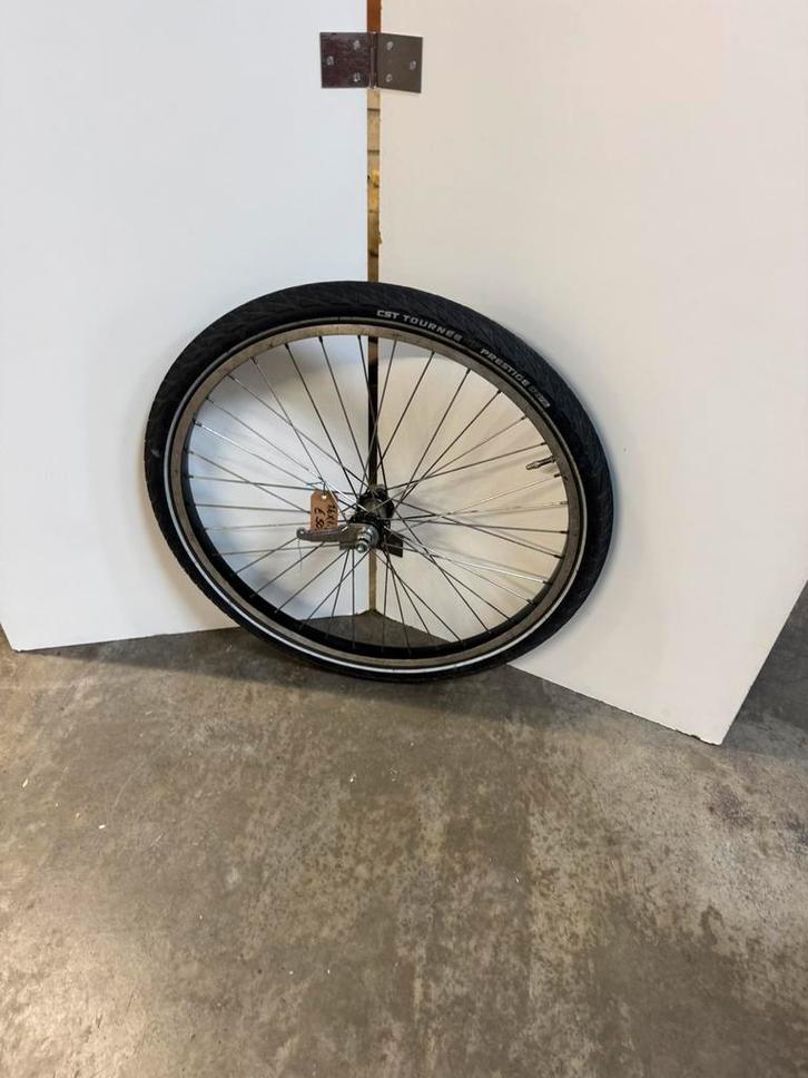 Achterwiel 26 x 1,75 remnaaf + nieuwe banden (Nr: 1984), Fietsen en Brommers, Fietsen | Eenwielers, Zo goed als nieuw, Ophalen