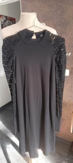 Mooie zwarte jurk met kanten mouwen van Juffrouw Jansen maat, Kleding | Dames, Jurken, Ophalen, Zo goed als nieuw, Maat 38/40 (M)